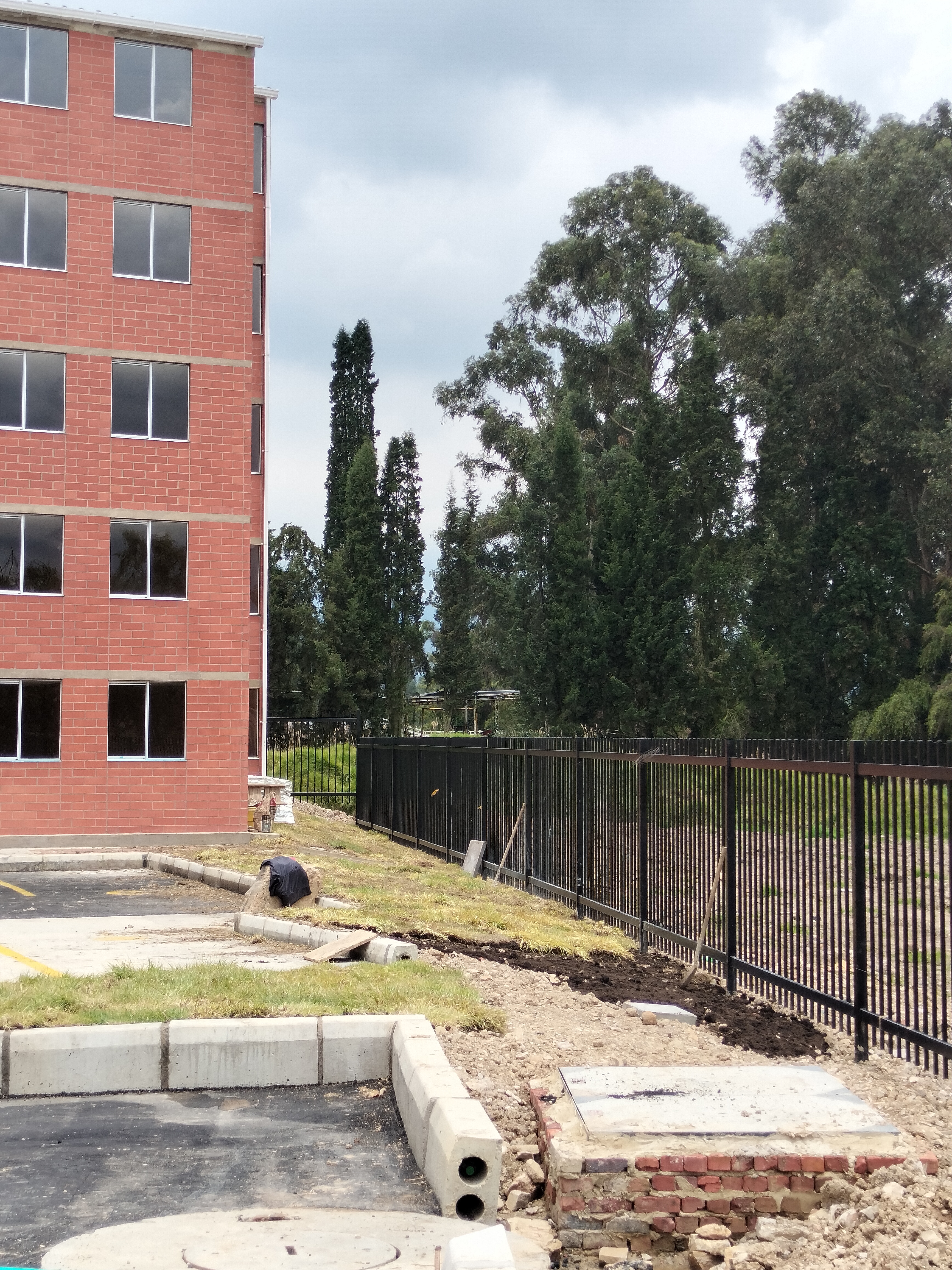 Cerramientos metálicos con seguridad y estética — proyecto 15
