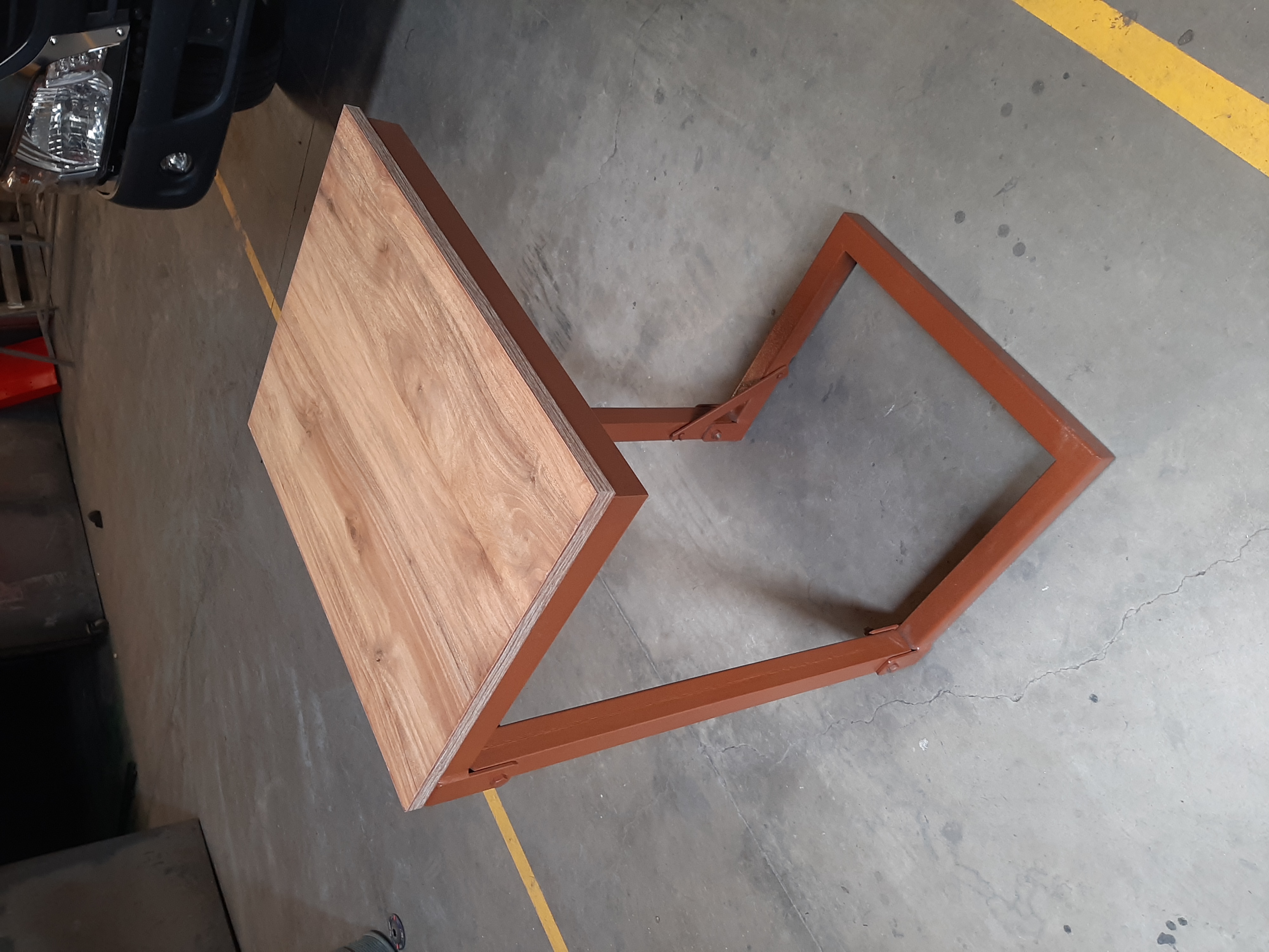 Muebles metálicos de diseño y alta durabilidad — proyecto 1