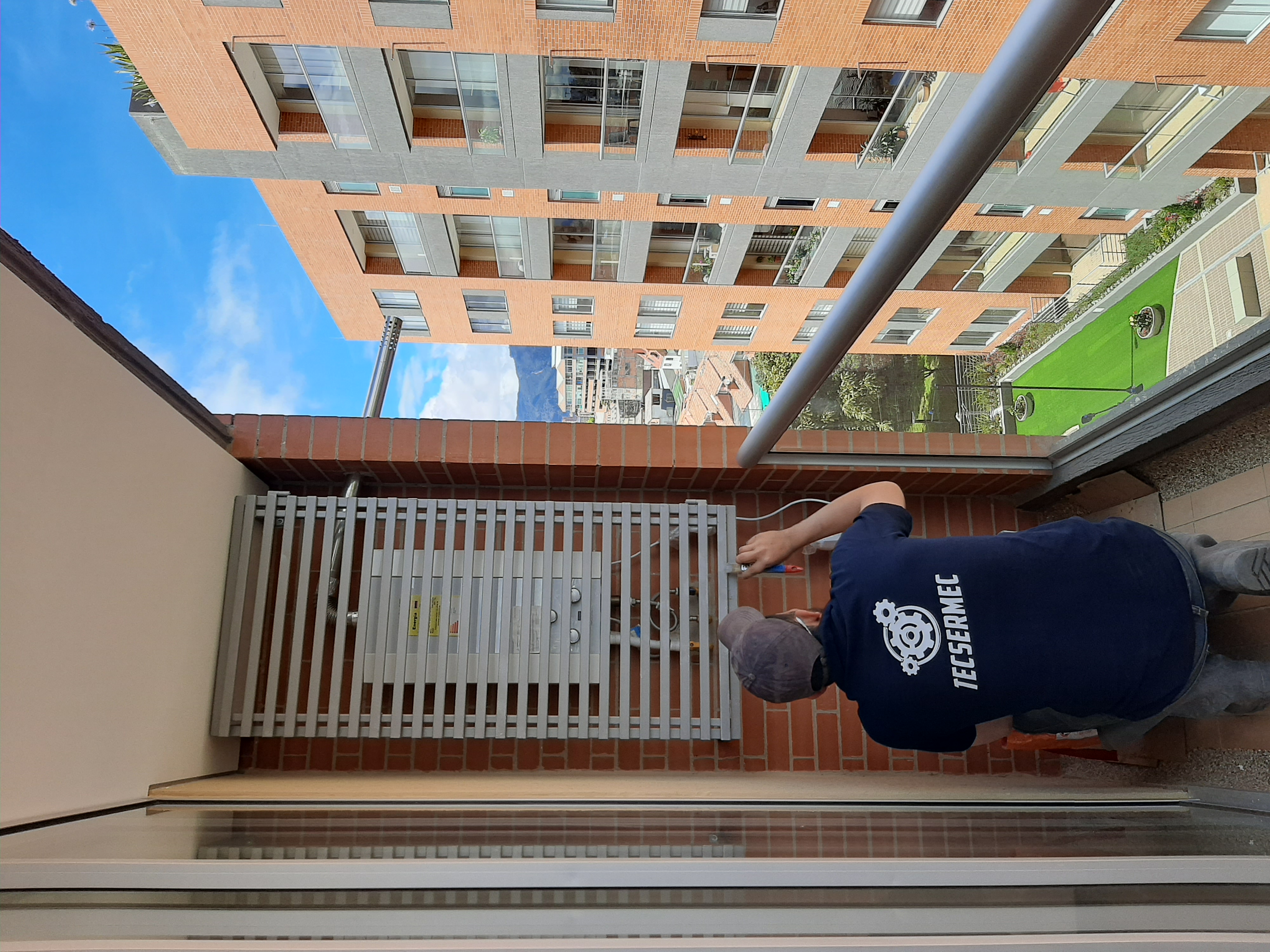 Puertas metálicas de alto desempeño — proyecto 11