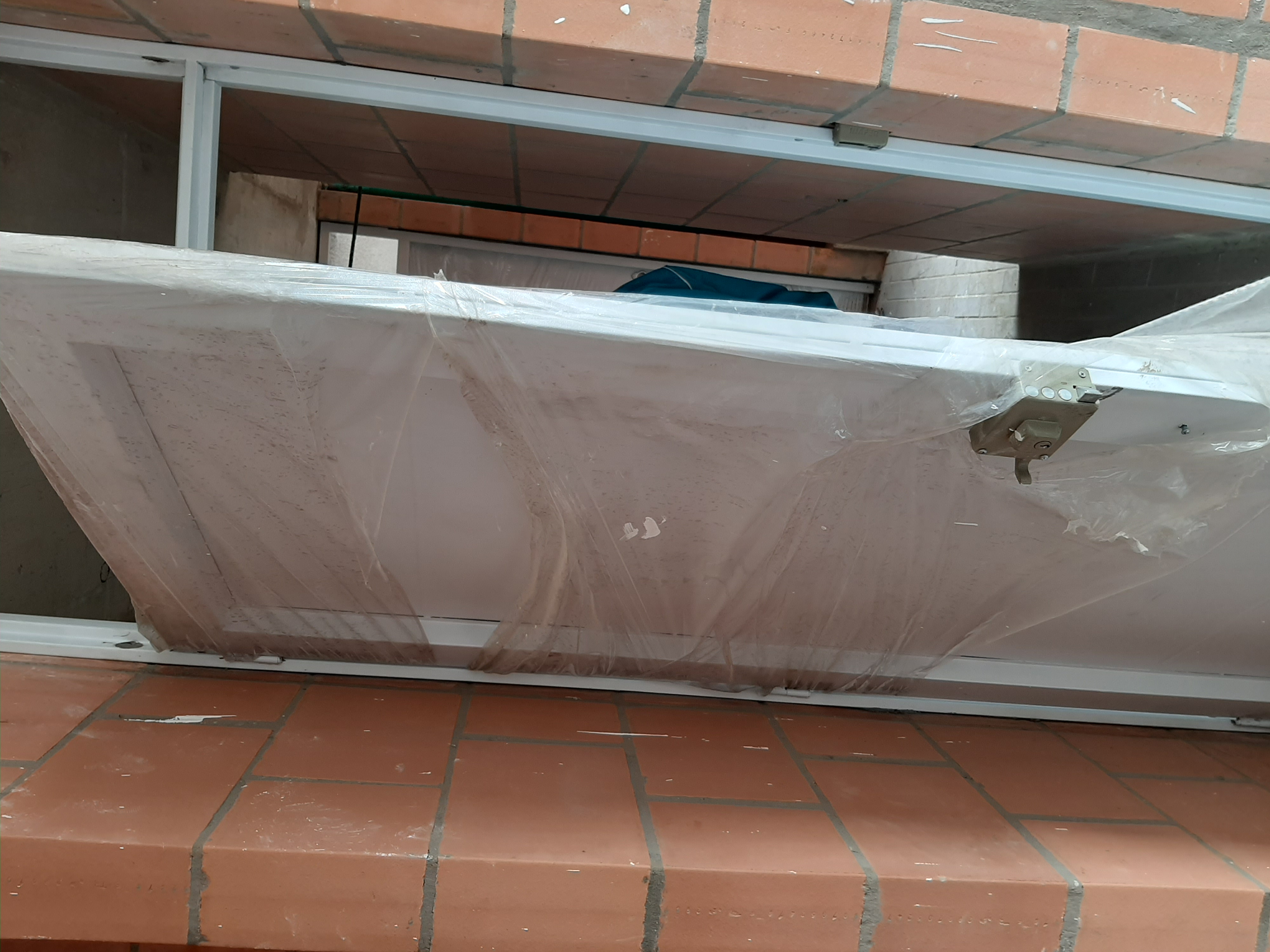 Puertas metálicas de alto desempeño — proyecto 15