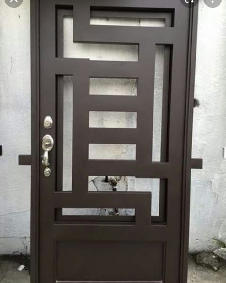 Puertas metálicas de alto desempeño — proyecto 48